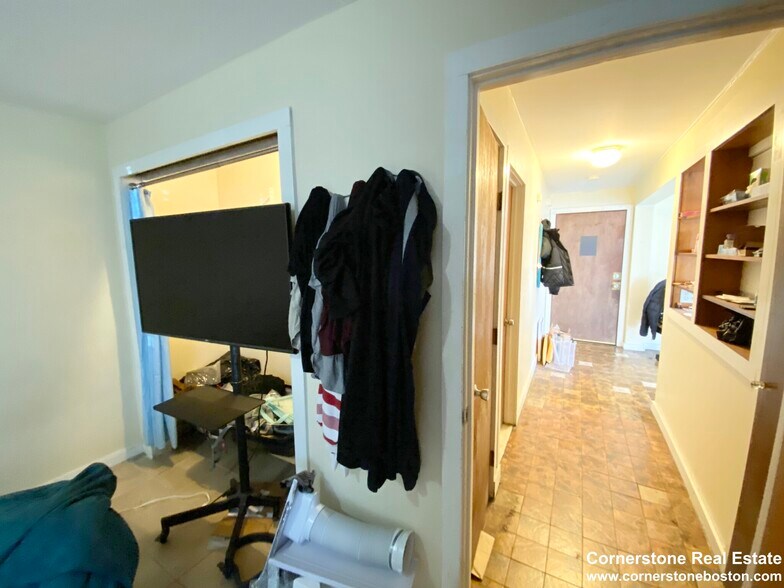 Building Photo - 33 Lawn St