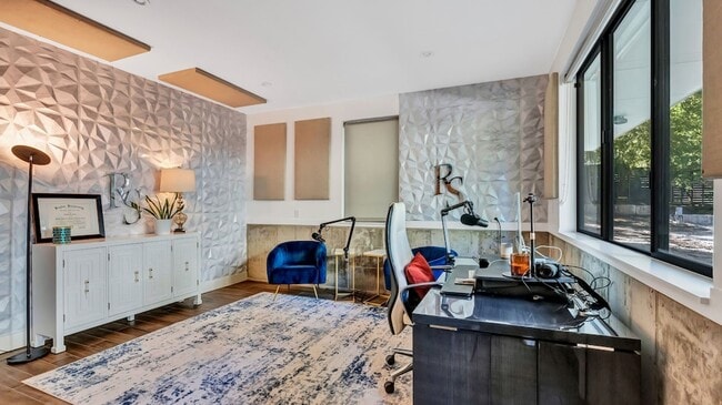 Building Photo - 8635 San Leandro Dr