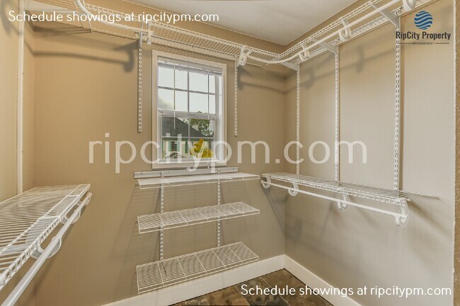 Building Photo - Beautiful 4 Bed/2.5 Bath Home in Tualatin!