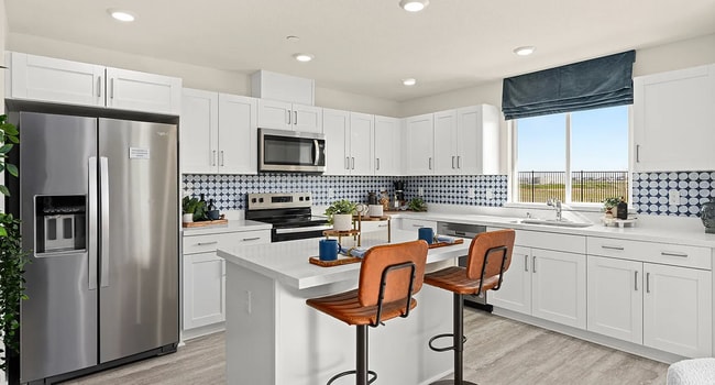 Building Photo - Beautiful Roseville Home! Please read entire ad for viewings!