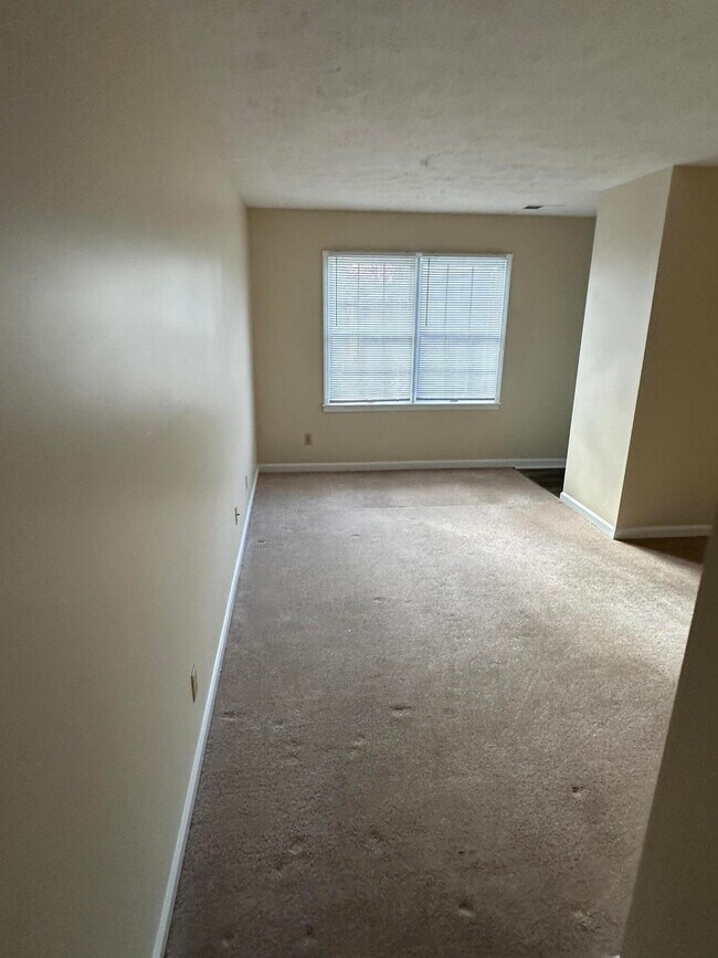 Building Photo - 165 Landings Dr