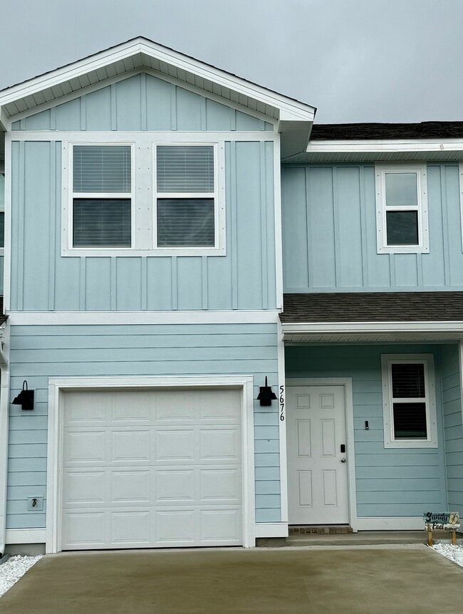 Building Photo - 5676 Sandy Walk St