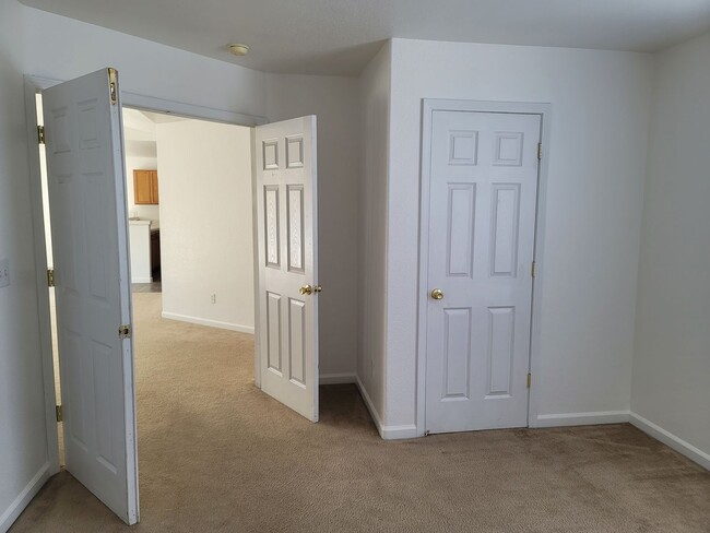 Building Photo - Cute 3 bedroom , 2 bath home on the Fernley Golf Course, $2000 a month, $2100 security deposit