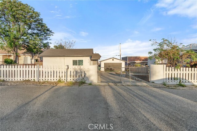 Building Photo - 906 N Allen St