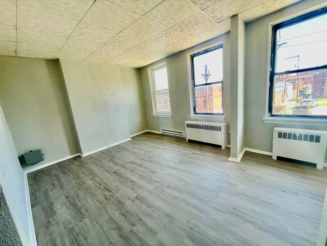 Building Photo - 810 Amity St