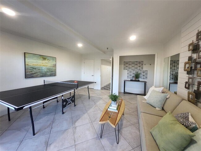 Building Photo - 1355 Pinellas Bayway S