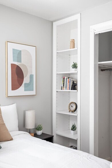 Building Photo - 5144 Primrose Ave