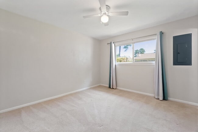 Building Photo - 2884 Bamberg Pl