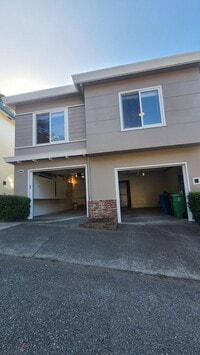 Building Photo - Double garage big single family house. Gustavo Lopez AMSI
