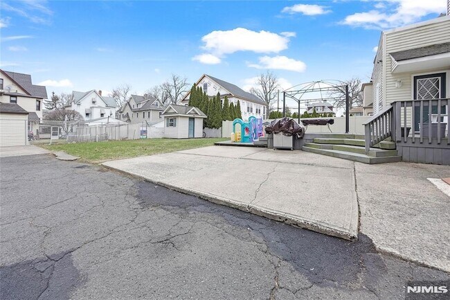 Building Photo - 56 Woodward Ave