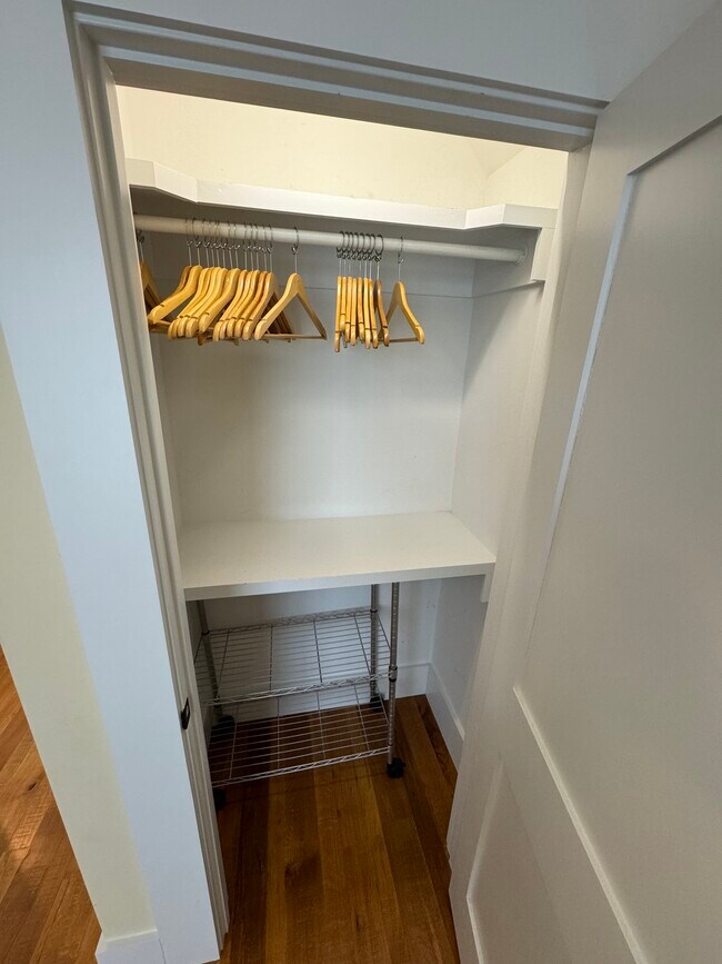 Building Photo - 819 Meadowsweet Ln