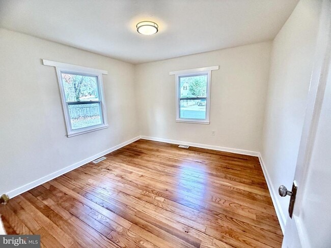 Building Photo - 2415 Fairhaven Ave