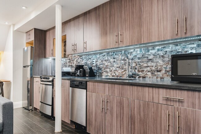 Building Photo - 4 York Ave