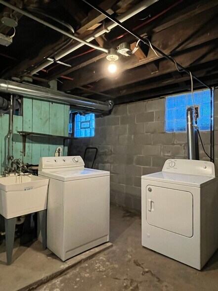 Building Photo - 2139 S Aldrich St