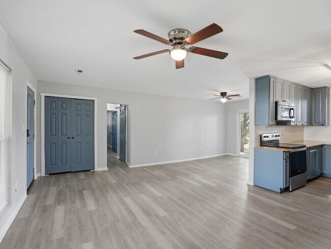 Building Photo - 308 Harolds Dr NW