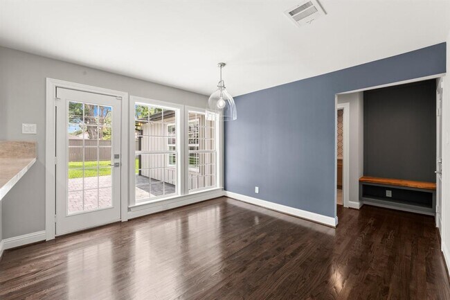 Building Photo - 5521 Lincrest Ln