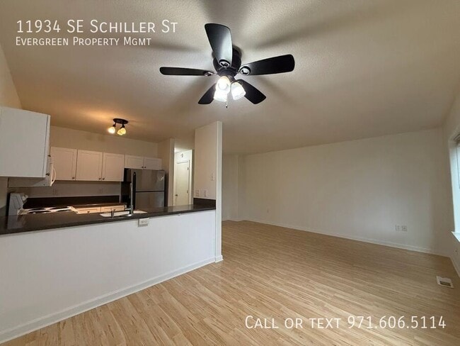 Building Photo - 11934 SE Schiller St