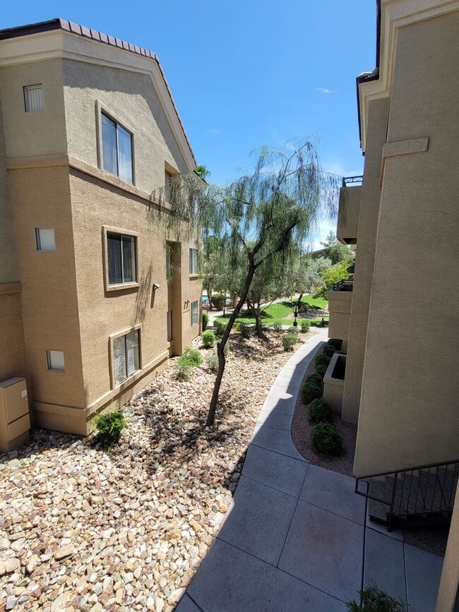 Building Photo - Cave Creek rd 2bd 2bath Condo