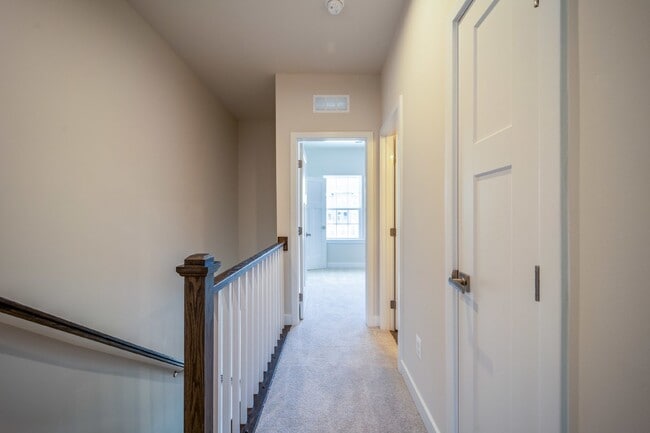 Building Photo - 14064 Sunrise Valley Dr