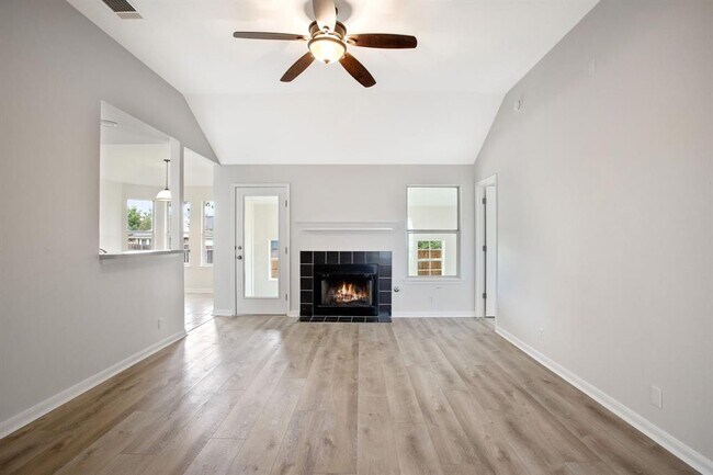 Building Photo - 809 Deercreek Ln