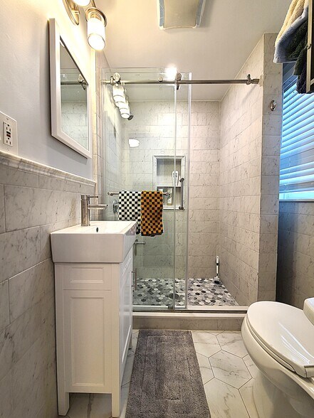 Building Photo - 26 Larose Pl