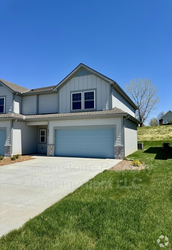Building Photo - 8371 Valley Spring Dr