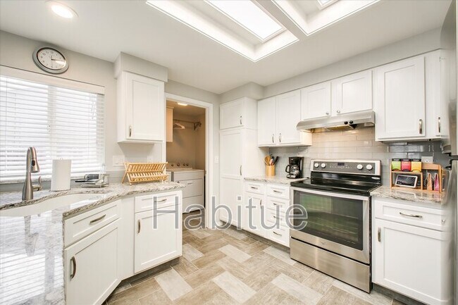 Building Photo - 9025 W Lorinda Dr