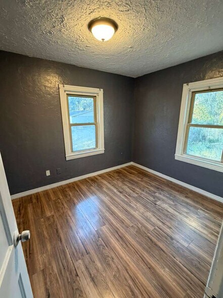 Building Photo - 1976 Lambert St