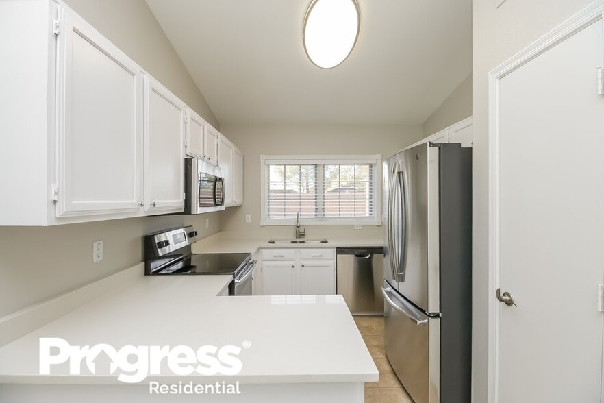 Building Photo - 814 N Sailors Way