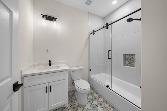 Building Photo - 1411 Bayou St