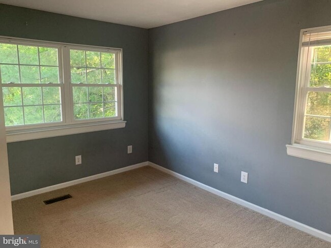 Building Photo - 133 Woodlake Dr