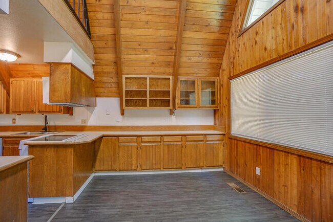 Building Photo - COUNTRY LIVING IN WASHOUGAL