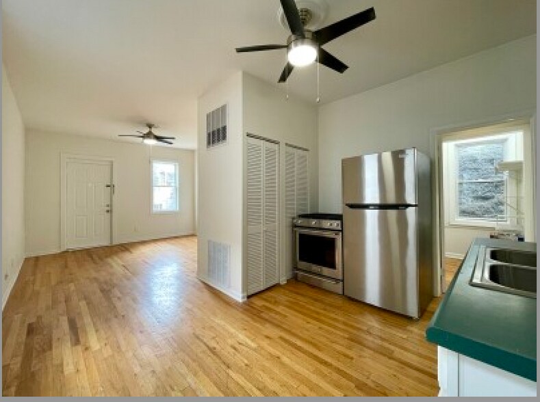 Building Photo - 2221 N Hoyne Ave