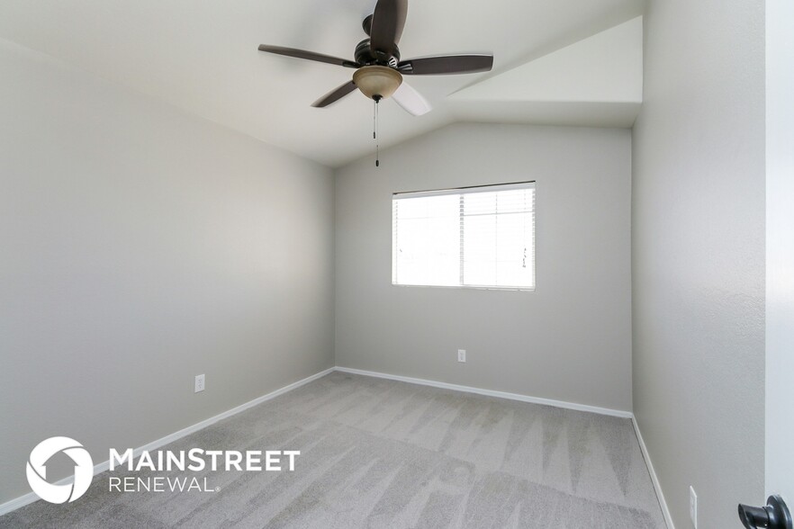 Building Photo - 2607 N 125th Dr