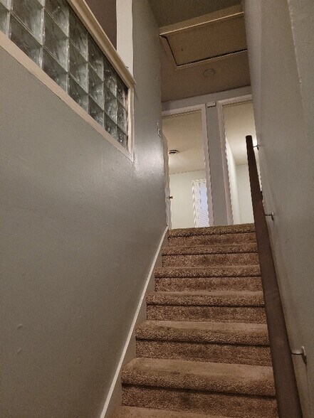 Building Photo - 1010 N Pine St