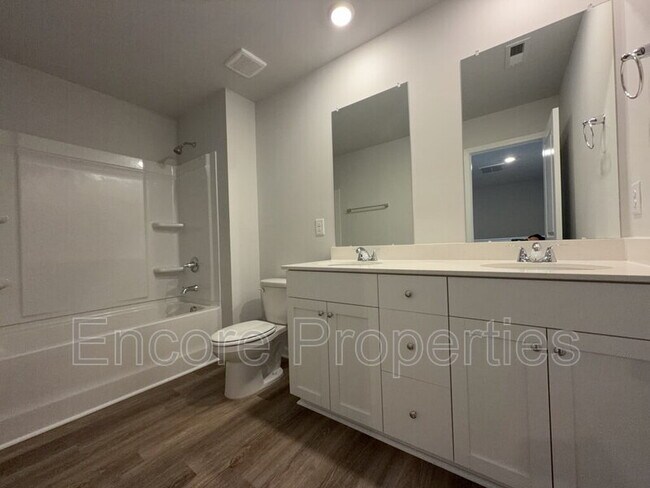 Building Photo - 3219 Bailey Lk Dr