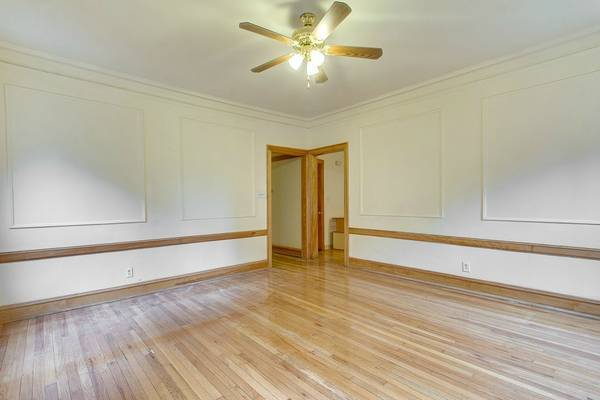 Building Photo - 1350 E Hyde Park Blvd
