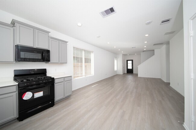 Building Photo - 18422 Running Shadow Ct