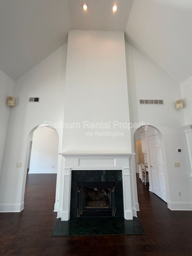 Building Photo - 7020 Grassmoor Grange Way