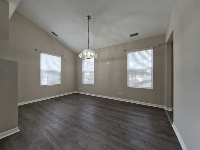 Building Photo - 2850 Stonewater Dr