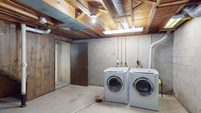 Building Photo - Available August 2026!  Beautiful Home in North Ames