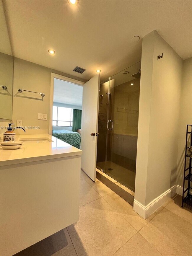 Building Photo - 11113 Biscayne Blvd