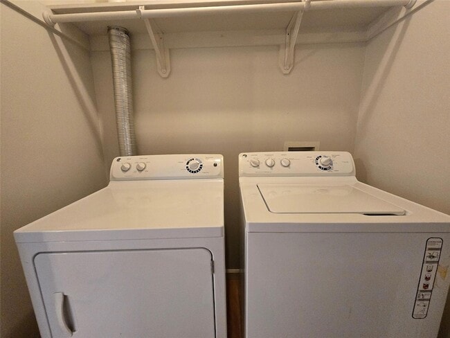 Building Photo - 4516 Russell Dr