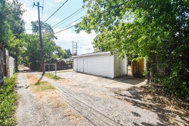 Building Photo - 1911 Wyndale St
