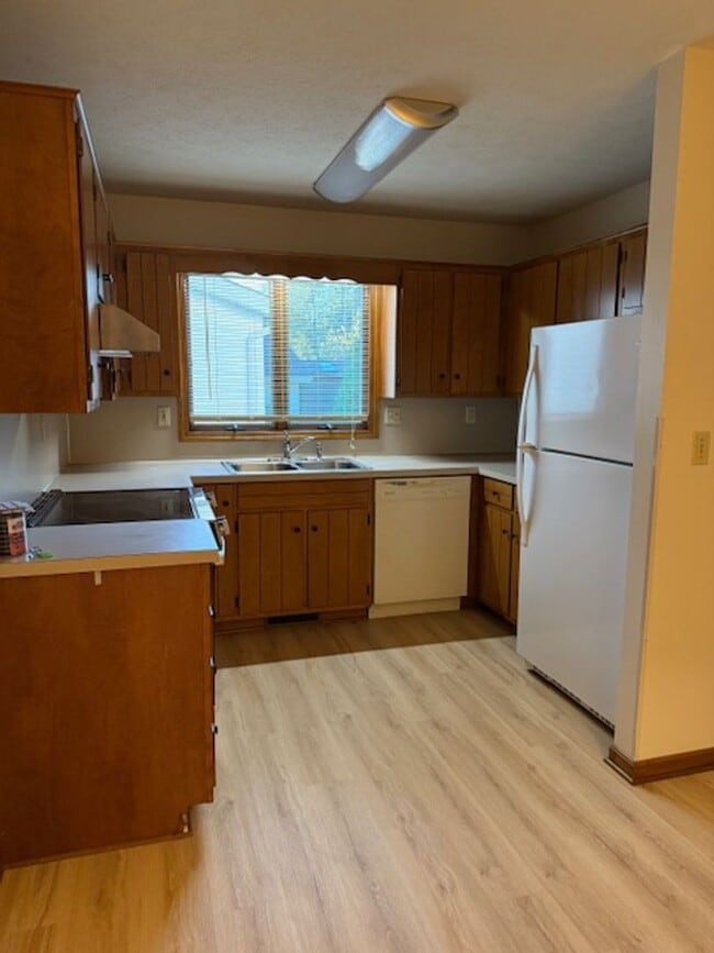 Building Photo - 2 bedroom for rent