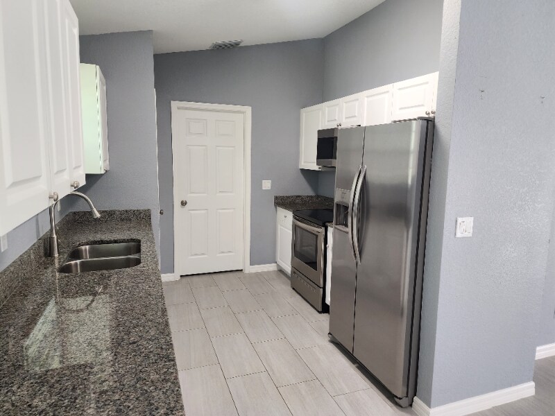 Building Photo - 202 Oak Ln Cir