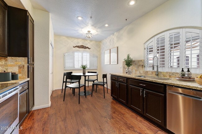 Building Photo - 8653 E Royal Palm Rd