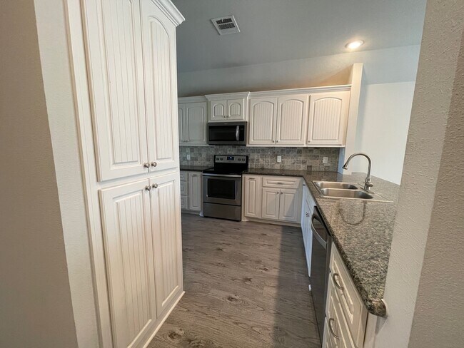 Building Photo - 13089 Vega Ct