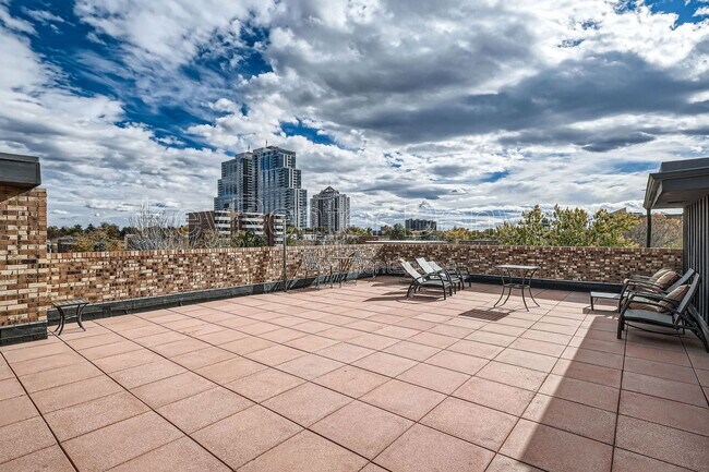 Building Photo - 65 N Clarkson St