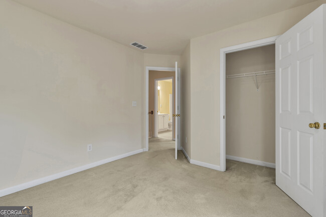Building Photo - 3000 Highgreen Trail